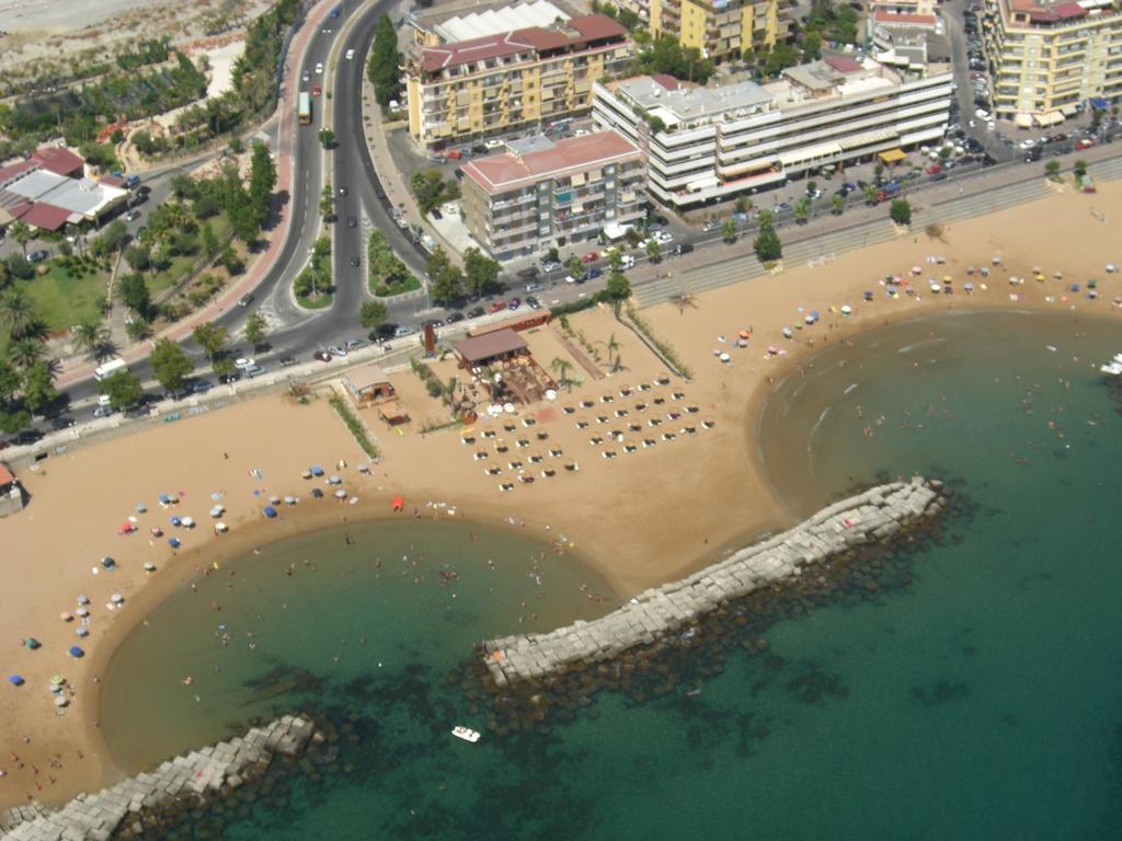 Affitti Brevi- Mediterraneo Crotone Exterior photo